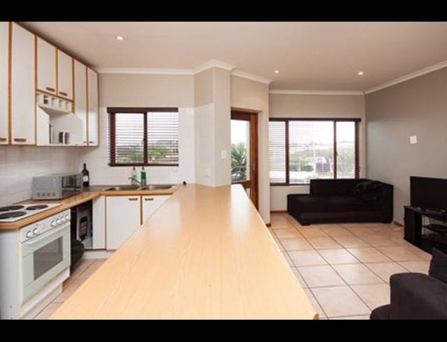 2 BEDROOM TOWNHOUSE RENTED IN SOUTH END